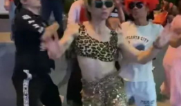 尬舞视频,揭秘热门尬舞视频背后的搞笑魅力